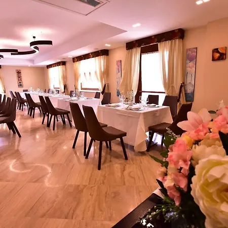 מלון Palazzo Rosenthal Vesuview & 4*