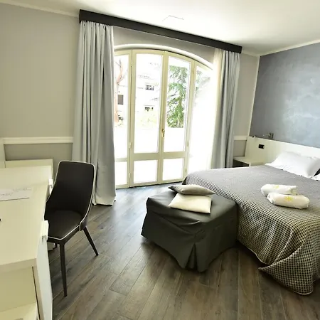מלון Palazzo Rosenthal Vesuview & 4*