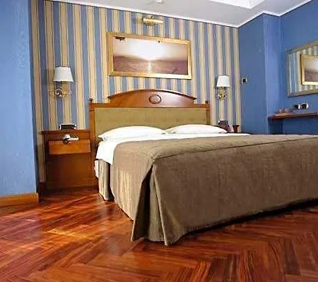 מלון Palazzo Rosenthal Vesuview & 4*