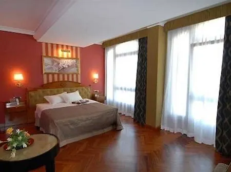 Palazzo Rosenthal Vesuview & מלון 4*