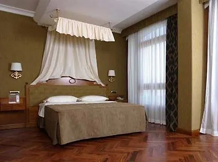 Palazzo Rosenthal Vesuview & מלון 4*