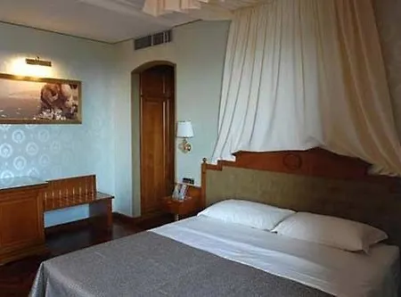Palazzo Rosenthal Vesuview & מלון 4*